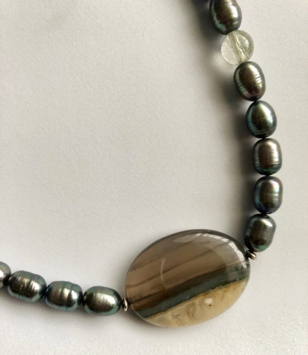 Agate, Baroque Pearl Crown Chakra Amulet